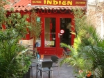 bollywoodlollywood-restaurant-03-court-porte-entree